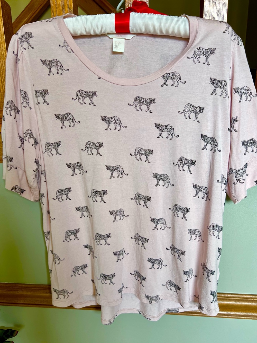 Light Pink Leopard Print Tee - Picture 2 of 7